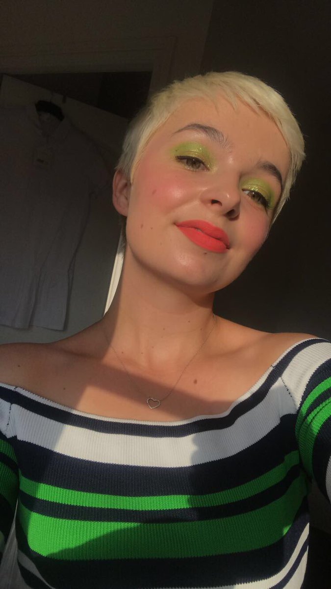 PARAROCKCHIC's tweet photo. G L O W @glossier #cloudpaint #puff #haloscope #boybrow #wowder https://t.co/6wLoPltXt2