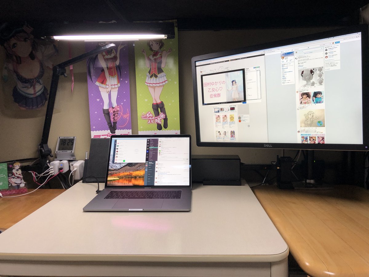 ゆきのん Twitterren 机の上も片付けてモニターアームに変更したよ これ しゅごい べんり あとはデスクライトがなんか邪魔感あるので良い方法ないかなー ゆきのん Twitterren 机の上も片付けてモニターアームに変更したよ これ しゅごい べんり あとはデスクライトがなんか邪魔感あるので良い方法ないかなー