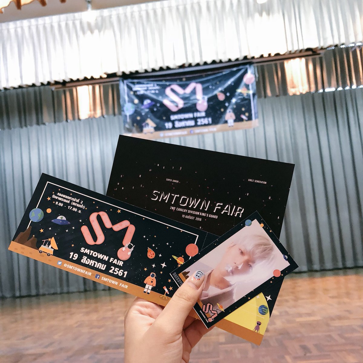 SMtownFair's tweet photo. ขอบคุณแม่ค้า / ลูกค้า / พี่บูม+น้องๆสต๊าฟ / ทีม cover และทุกๆบ้านแฟนเบสของศิลปินค่าย SM มากๆเลยนะคะ สำหรับงานวันนี้ ตาม��ัญญาที่เราคุยกันไว้ในงาน ครั้งหน้าจะทำออกมาให้ดีกว่านี้ค่ะ ขอบคุณที่ทุกคนที่มาขอบคุณที่ยังเชื่อใจและขอโทษทุกคนไว้ ณ ที่นี้ด้วยนะคะ💕#SMTOWNFAIR #ตลาดนัดSMTOWN https://t.co/0EGWnmn5rw
