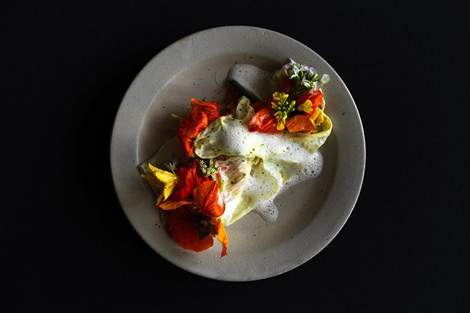 Casabrutus 予約は2か月先まで埋まっているという飯田橋の Inua 世界のベストレストラン50 で4度も1位を獲している Noma レネ レゼピ シェフの右腕を務めた トーマス フレベルが腕を振るいます T Co Ixpdvktalp T Co