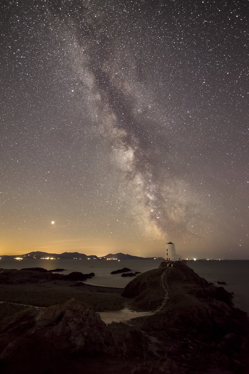 Last #milkyWay image from #YnysLlanddwyn on #Anglesey #longexposure #astrophotography #milkywaychasers #universe #astrophoto #astronomy #astrography #stars #cosmos #astrophysics #hubbletelescope  #astrologyreadings #darkskyshots #astronomer #cosmology #nikon #tokina #planets