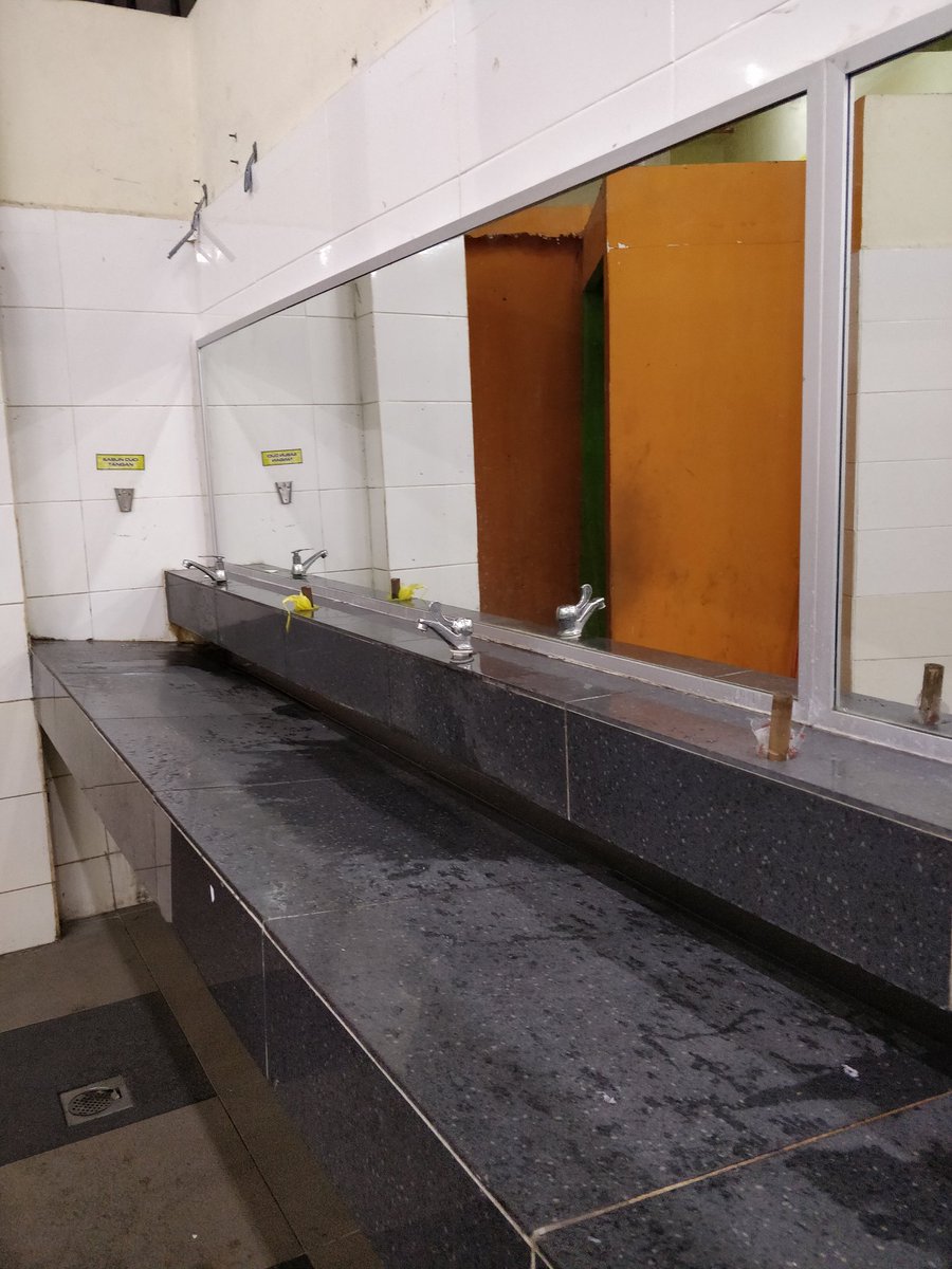 wanzulhelmii's tweet photo. Assalamualaikum/Selamat sejahtera.

Diharap terdapat penambahbaikan di Terminal Sentral Kuantan:
1. Tandas yang daif, tiada penutup tandas/alas utk meletakkan punggung (sakit jubo nak berak).
2. Sabun dan tisu ada label saja tapi tiada sabun mahupun tisu.

RT for awareness
(cont) https://t.co/kS1FfiX4FD