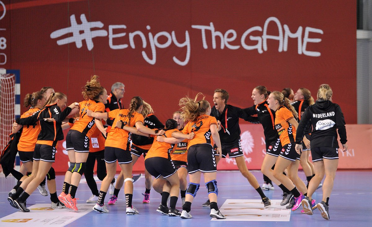 handball2018's tweet photo. Netherlands won against Spain 3⃣3⃣:2⃣6⃣ and became the 7⃣th team of the World Championship U18 #Poland2018‼️Gefeliciteerd Nederland! #enjoythegame @ihf_info  #handball https://t.co/M9t3lxpTe6