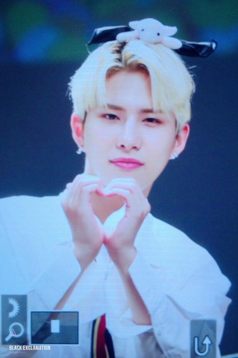 Black_Exclam's tweet photo. 180819 고양 사운드웨이브 팬싸인회
-
세윤이가 팬들을 보는 눈빛이 참 예뻐💕
그런 세윤이가 좋아
-
#김세윤 #와우 #WOW #ACE #에이스 
#김와우 #Kimsehyoon https://t.co/bcq7d8gQWG