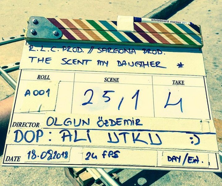 beklenenkral's tweet photo. Çağlar Ertuğrul şimdi de #KızımGibiKokuyorsun isimli festival filminde kamera karşısındaymış. Hayırlı, uğurlu ve az kalorili olsun. :) https://t.co/pdlNTrJ4D0