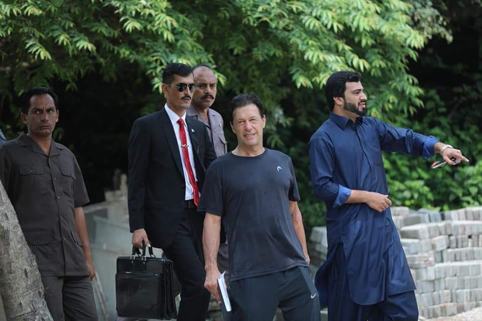 MehrTarar's tweet photo. And here is the Prime Minister of Pakistan Imran Khan

I always wanted to see a Hollywoodish picture of a Pakistani PM!

Who else but Imran Khan even at the age of 65 could be seen walking/running in the morning flanked by his security detail...

I love this tabdeeli 😁💃 https://t.co/iCwQveNYYA