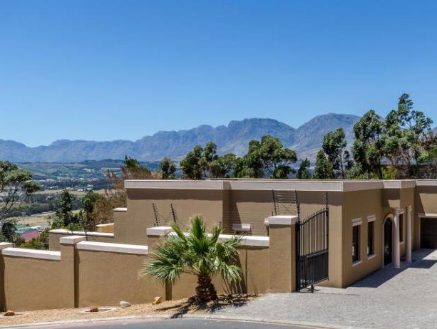 WorldNewsWNTC's tweet photo. #sbt #TheHighStAuctionCo #GordonsBay -Standard #Bank South Africa Rhus Street 34, 7140, Gordon's bay #Corruption scandal deepens. - https://t.co/XVXTEexUgd - ... https://t.co/h5ra7MfOKf