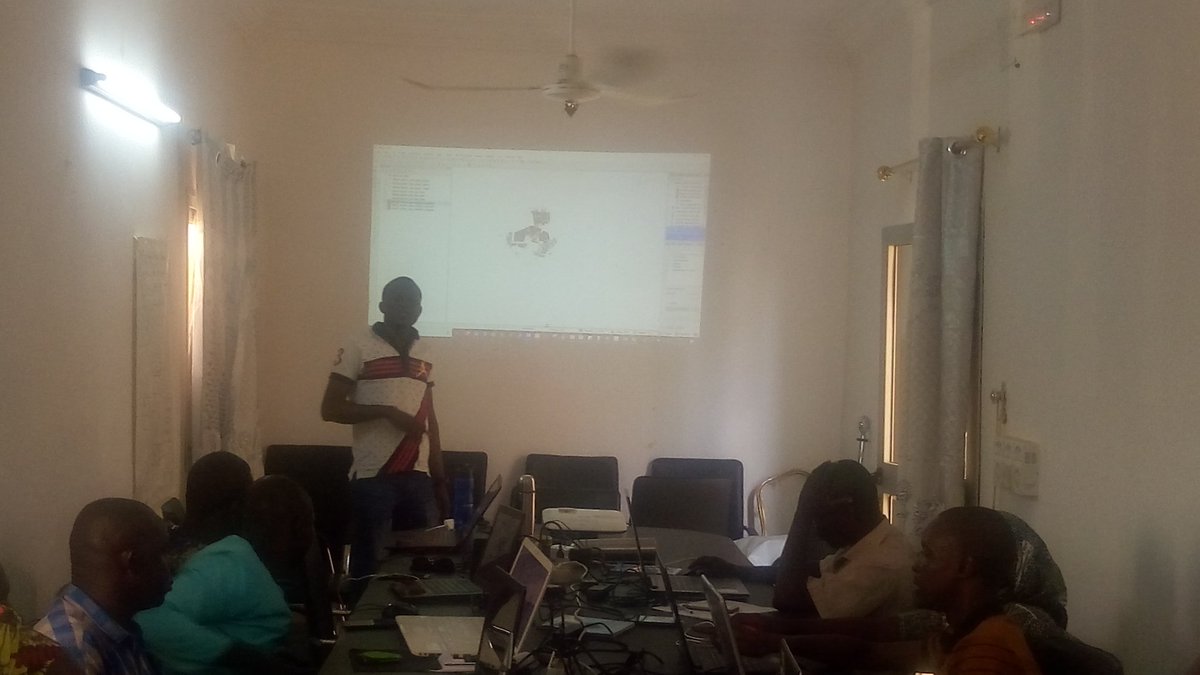 OSM_Mali's tweet photo. Special thanks to @luc_kpogbe for supporting @OSM_Mali team by facilitating and sharing his experiences from @OSMBenin.
We also thank @absaliou #VIF2018 @OIFfrancophonie #LesLibresGeographes in #Mali for his availability to train our team
@hotosm @ProjetEOF @ONG_Amedd 
#Koutiala https://t.co/Re2P5fxvUs