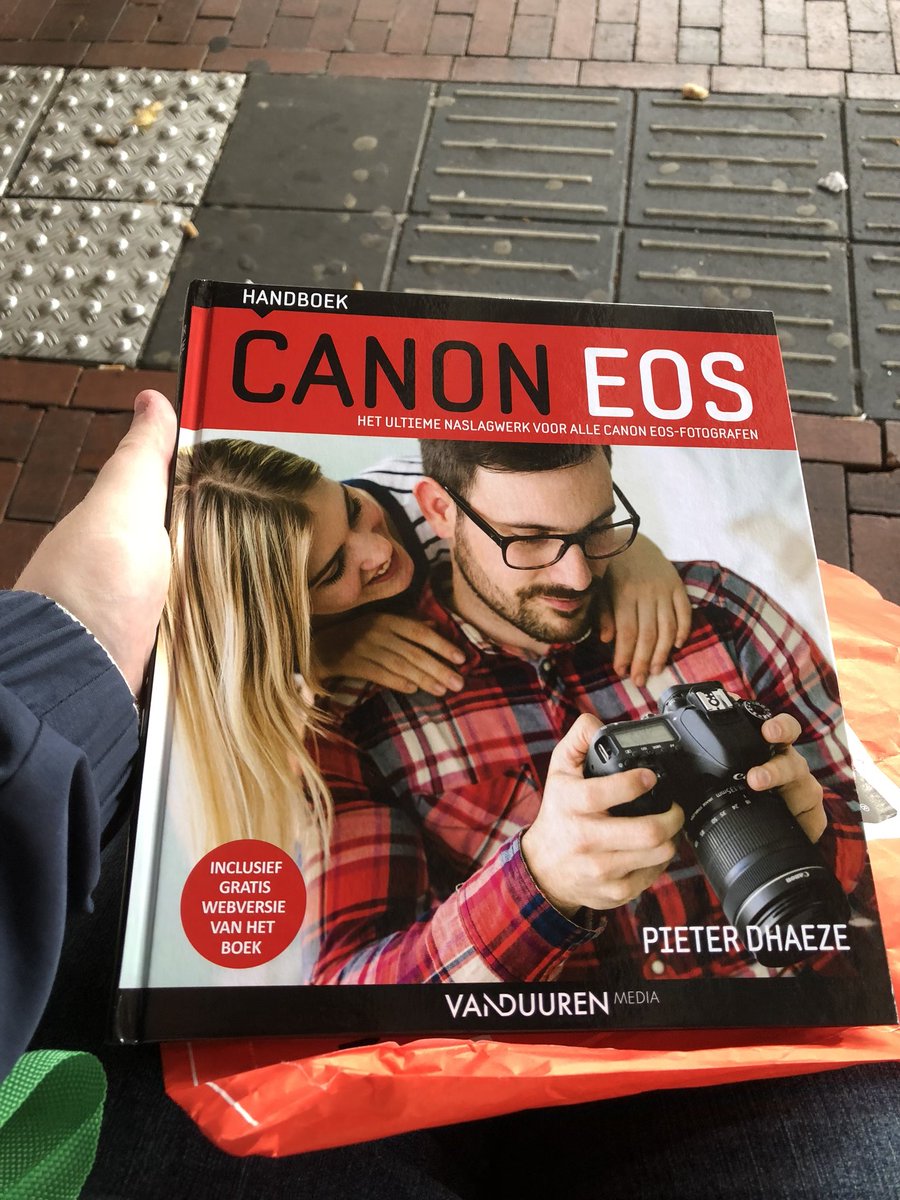 LvAPictures's tweet photo. Op de #DagvandeFotografie heb ik mijzelf een heel mooi boek cadeau gedaan. ππ€πΈ Blij mee! #fotografie #pictures #fotos #leren #tipsentrucs #kenjetoestel https://t.co/49TrhbFfgG