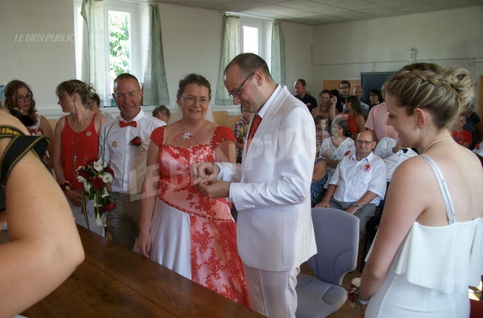 Lebienpublic's tweet photo. #CôtedOr : la commune de #Billey n'avait pas connu telle agitation depuis quatre ans. Ce n'est pas un mais... deux mariages qui ont célébrés ce samedi 18 août.
https://t.co/PZ2tuQo64E https://t.co/P4oGoZxGYX