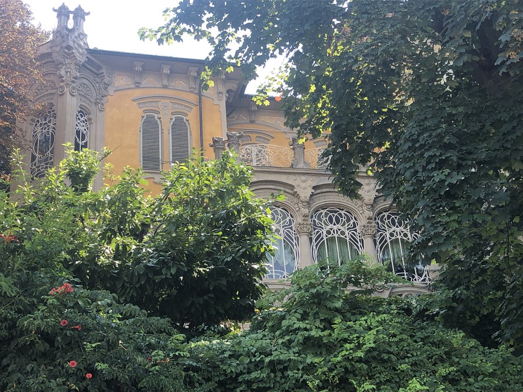 Made it to Villa Scott aka The House of the Screaming Child from Dario Argento’s seminal giallo PROFONDO ROSSO (1975). An incredibly beautiful art noveau house. I even saw a lizard running by on the wall! 🦎
