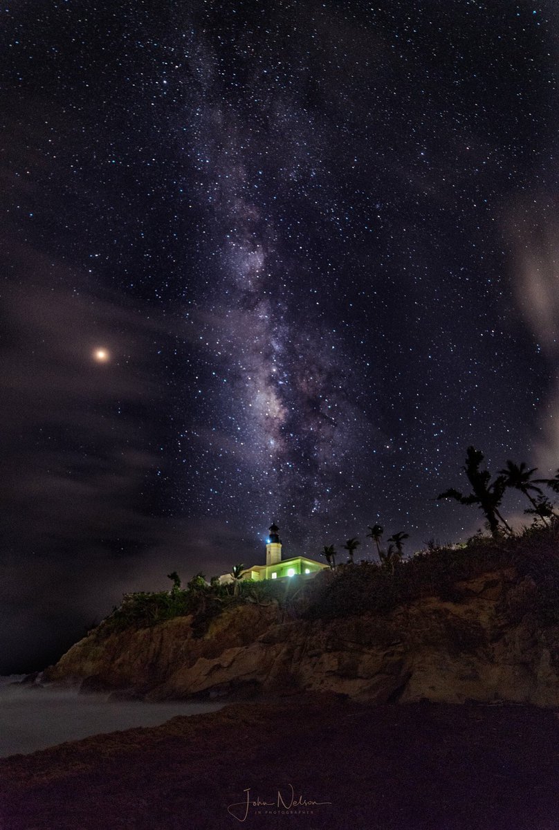 John7Nelson's tweet photo. Buenas noches! #Faro / #Lighthouse #PuntaTuna #Maunabo #PuertoRico #MilkyWay #ViaLactea #LongExposure #LongExposition #Nikon #NikonPuertoRico copyright #JohnNelson #J7N https://t.co/XEI5XW3nYY