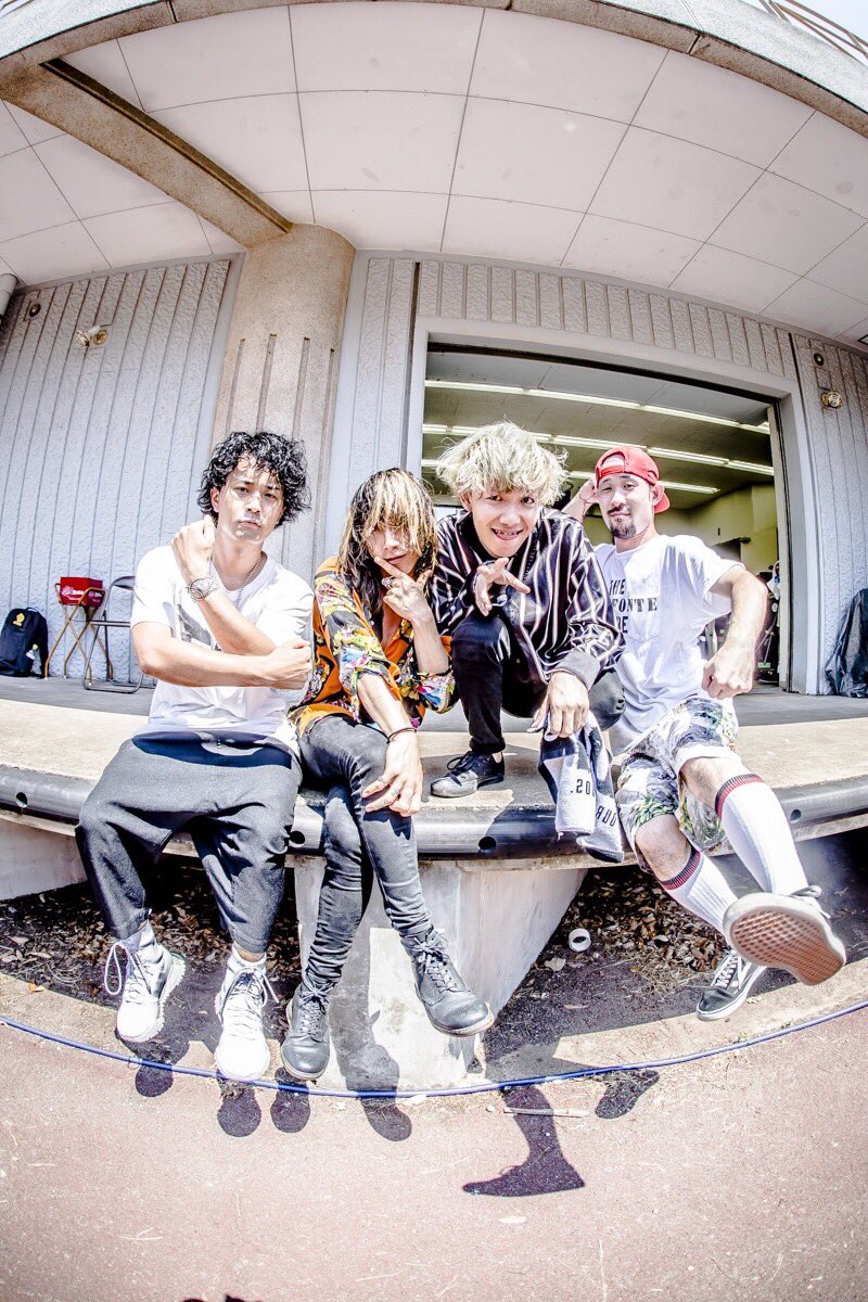 yayayayayanagi's tweet photo. 長崎Sky Jamboree 2018
本当に最高だった！

初めましての人もたくさんいたと思います。我々SUPER BEAVERと言います。また稲佐山に帰って来られるよう精進します。だから、また必ず会おうね。

だってめちゃ好きになっちゃったもん！ありがとうございました！！

#スカジャン
photo by ＠cazrowAoki https://t.co/taDEOEHgt5