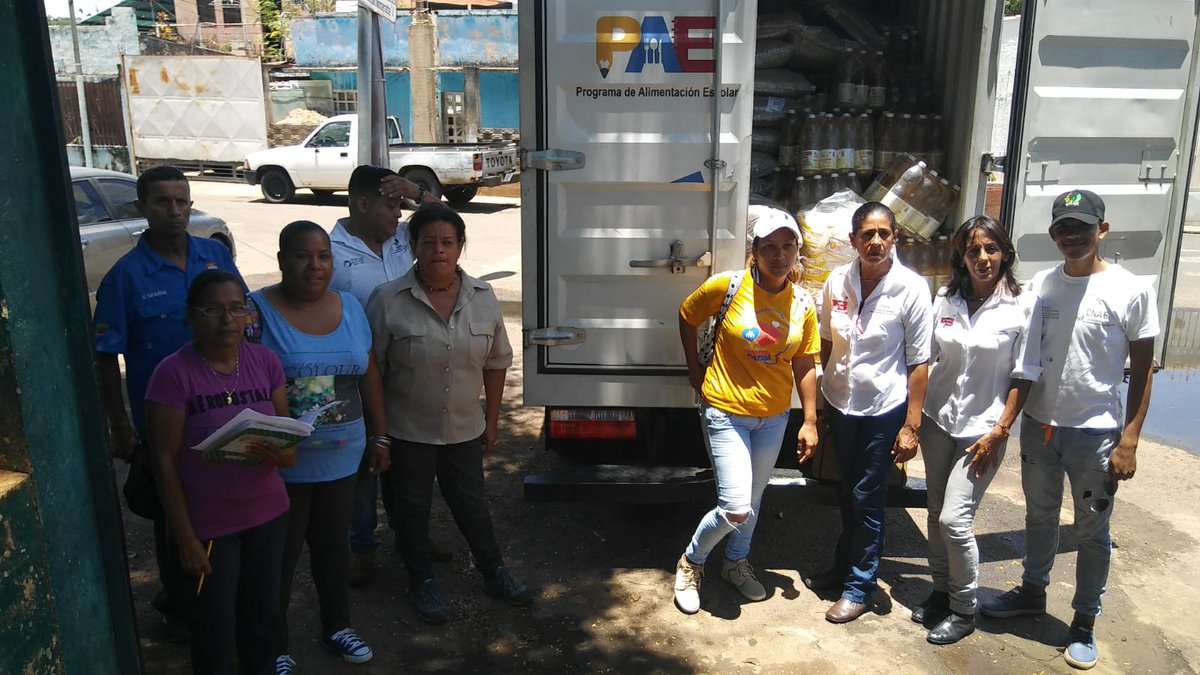 inslogistica's tweet photo. CNAE Caroní con los damnificados suministrando alimentos en la ESCUELAS: ANTONIO JOSE DE SUCRE. RÍO ORINOCO. LUISA CÁCERES DE ARISMENDI. PROVINCIA DE GUAYANA. TUMEREMO. RORAIMA. WENCESLAO MONSERRATTE. RAUL LEONI Y La Laja
#GranRevolucionEconomica https://t.co/0p5EAeTplJ