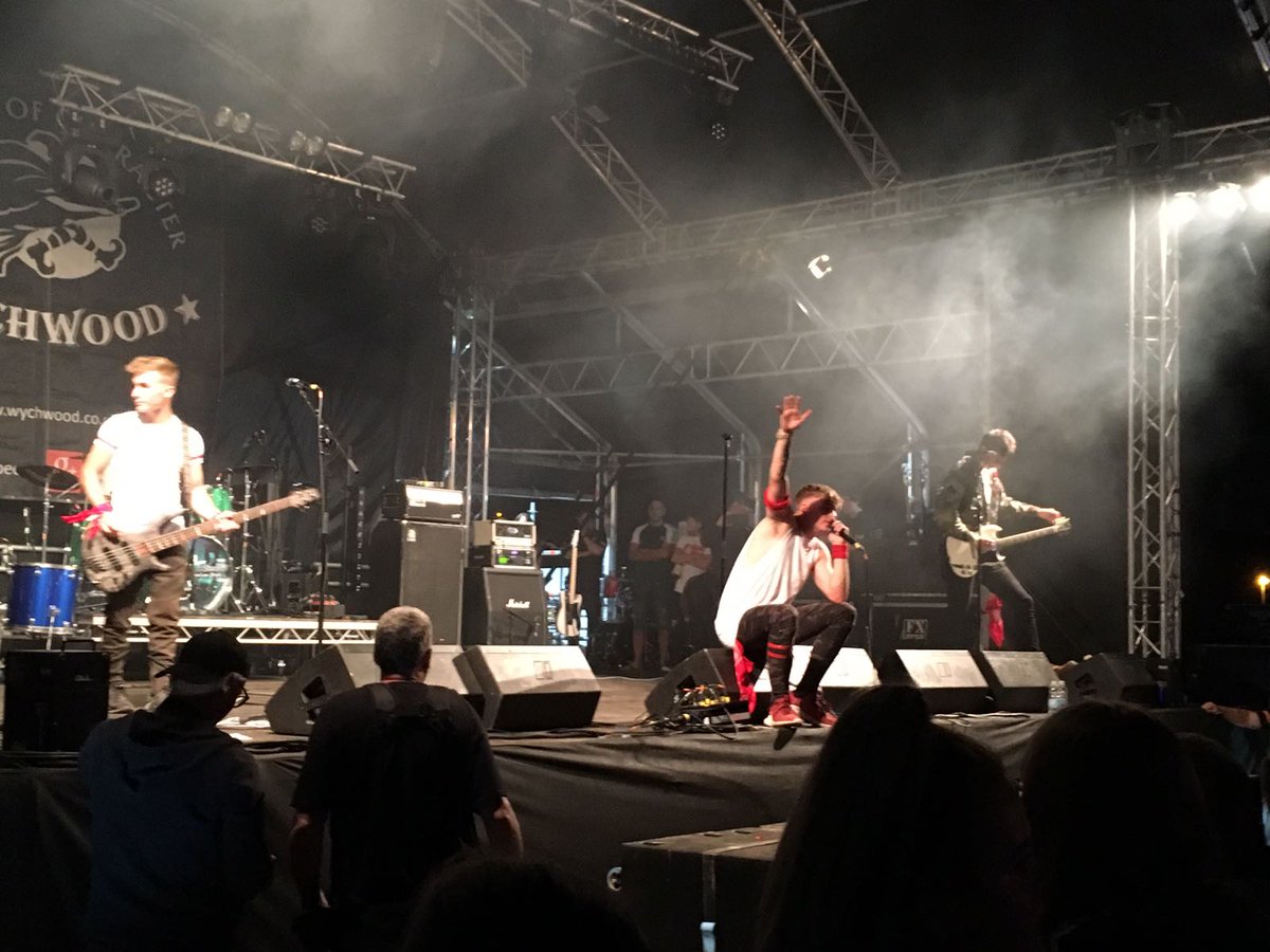 MuzoAkademy tweet media