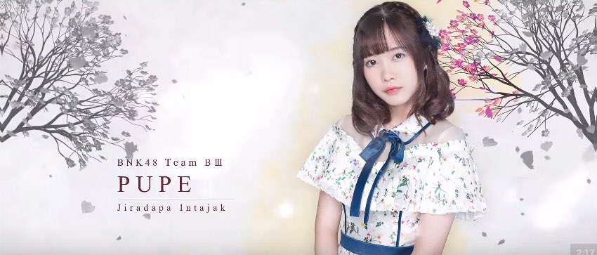 pupe_fc's tweet photo. ปูเป้ได้เป็นเซนเตอร์เพลงรองในซิงเกิ้ลที่ 4
“หมื่นเส้นทาง yume he no route” ซึ่งเป็นเพลงจาก akb48 team 8 ค่ะ 😭😭😭😭😭😭 #BNK48 #PupeBNK48 https://t.co/ajXypAIXPF