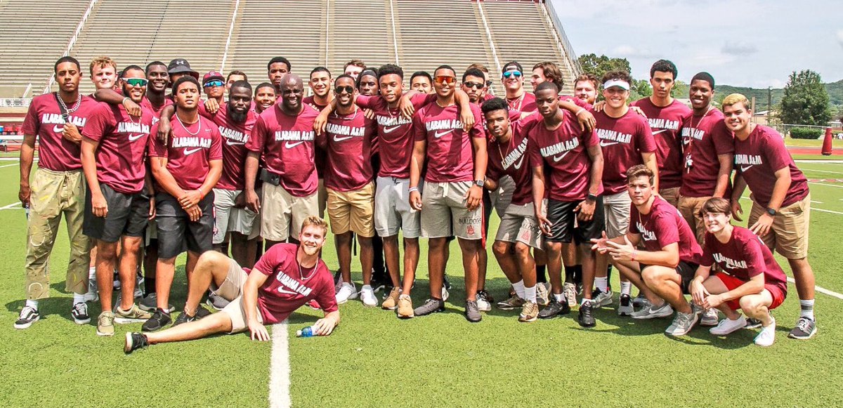 AlabamaAM_Bsb's tweet photo. Views from #AAMUFANDAY18

Great turnout, Great Support, lots of BULLDOGS love!

Best fans in the world! 

#OneTeamOneHill 

#MrHicksFacePRICELESS

#AAMU https://t.co/HMNGNKaTKR