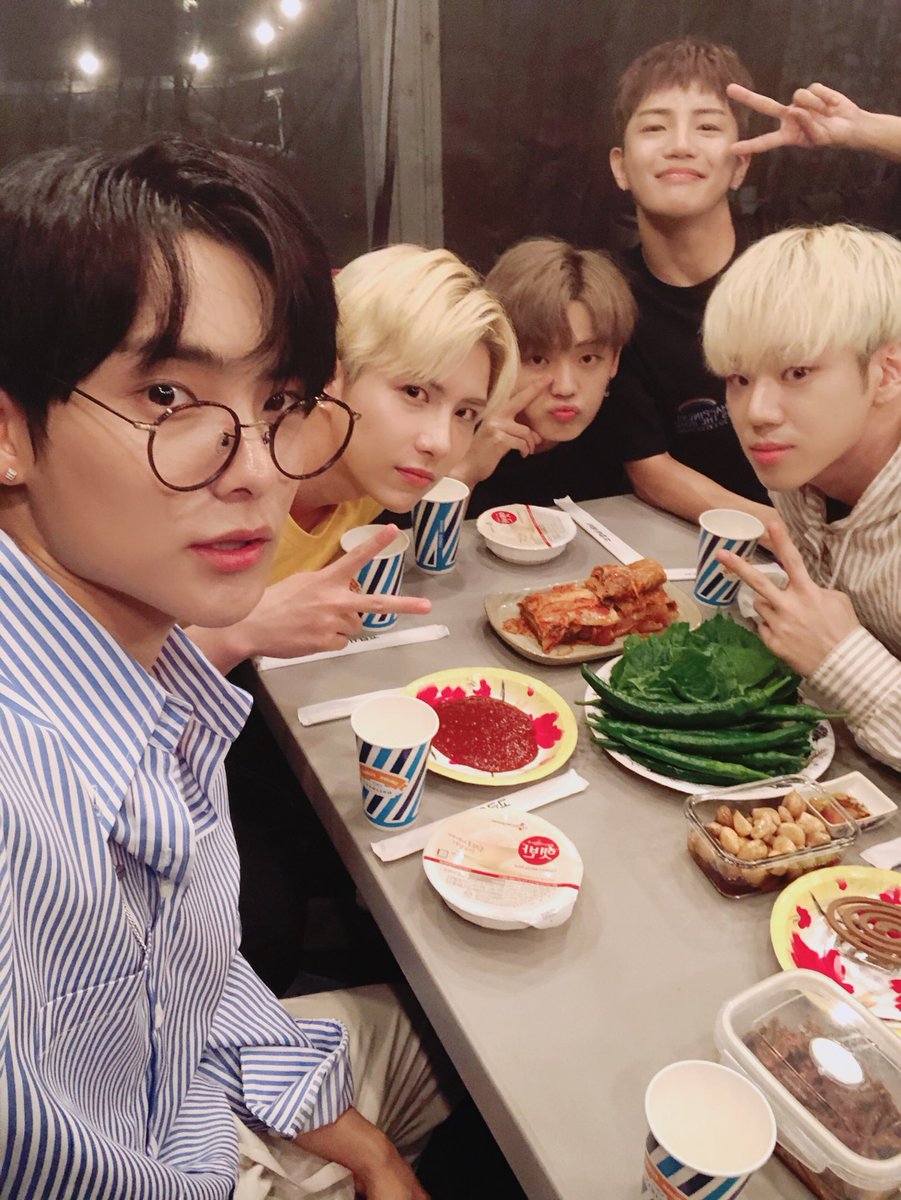 [#에이스_제대리]
여러분 저흰 맛있는 음식 먹고 있어용~~ 초이들도 맛난 음식 먹고 있나...? 궁금해! 궁금해!!🤩
#ACE #에이스 #꼬기 #TMH #야유회