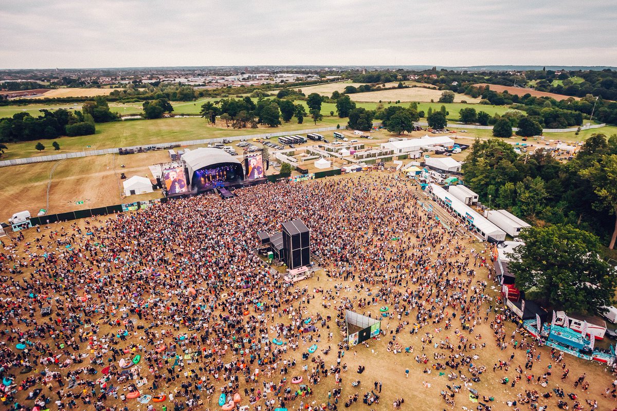 RiZEFestival's tweet image. Who wishes they were back at #RiZEFestival today? Missing you all! 😍
