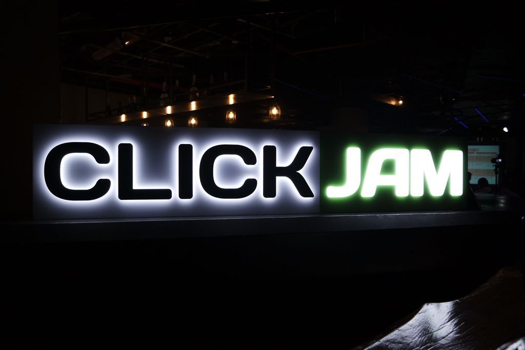 SEOsherpa_Dubai's tweet photo. It's #WorldPhotoDay! Here's some of our favourite behind-the-scenes shots from our last #ClickJam event. Want to register for our next Click Jam event? Grab your tickets here: https://t.co/q92x7XsQEw #InboundMarketing #SEO #contentmarketing https://t.co/e8oRak4OjF