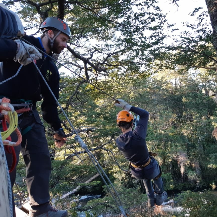 Un bosque para disfrutar "desde los árboles" en #Pucón 
#Canopy #Zipline  #TurismoEnChile