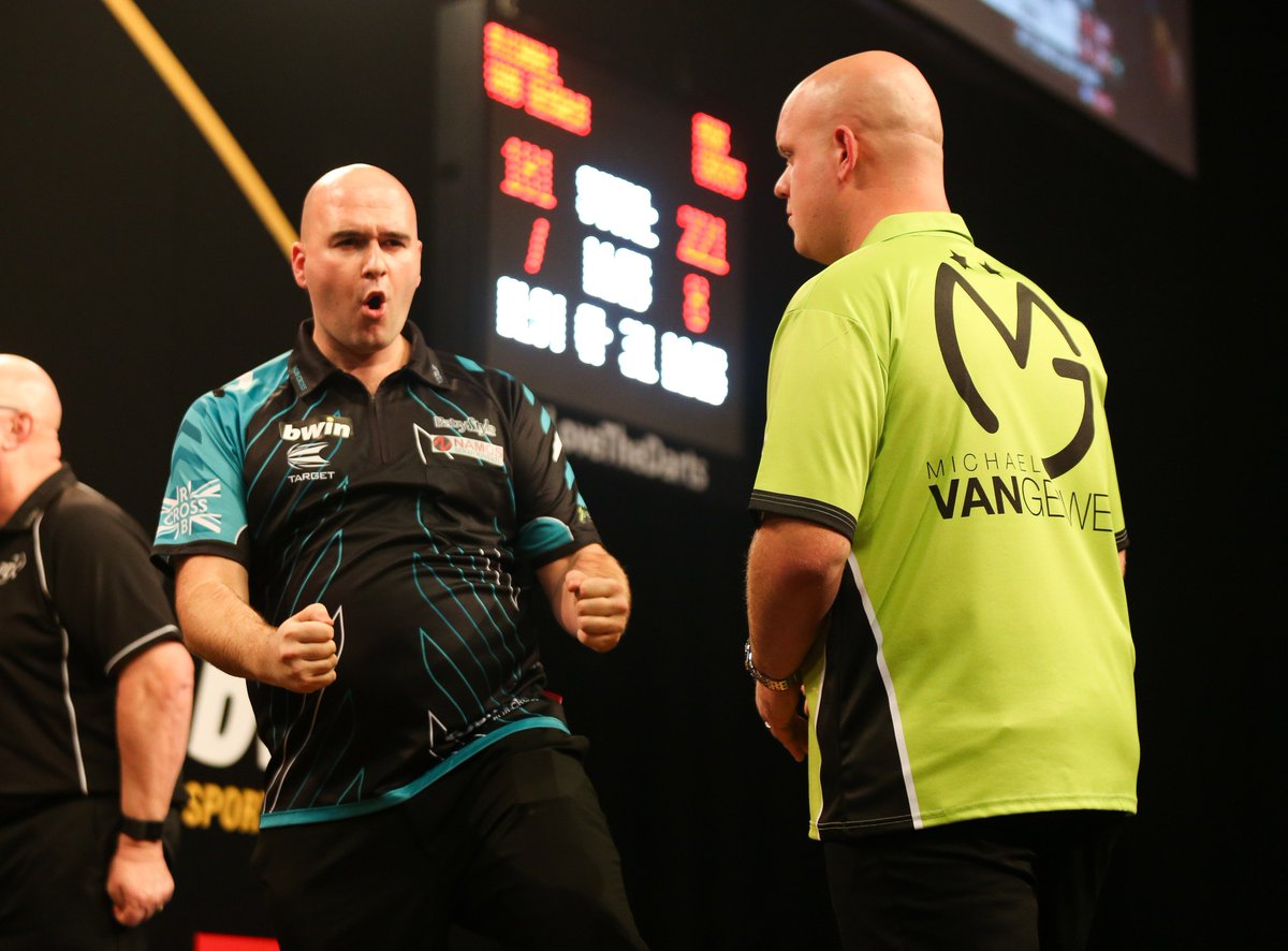 IT'S ALL OVER!! ⚡️

Rob Cross is the 2018 Brisbane Darts Masters champion after an 11-6 victory over Michael van Gerwen in the final! 🏆 #BrisbaneDarts