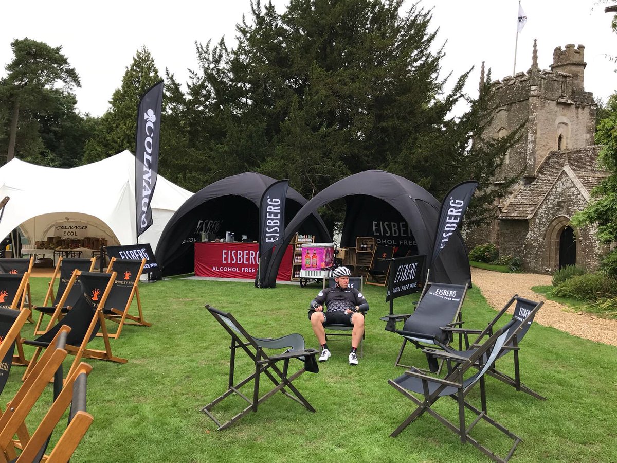 We're at Colango owners day today at Chavenage House - the riders enjoying an Eisberg after the 40 mile ride this morning 🇬🇧🚴‍♀️🚴