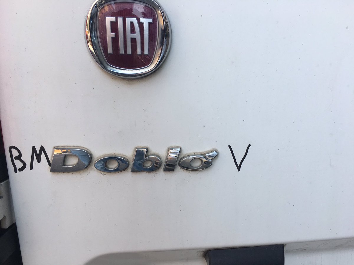 Dr_moji's tweet image. On fait ça sur ma voiture je crois que je rigole quand même