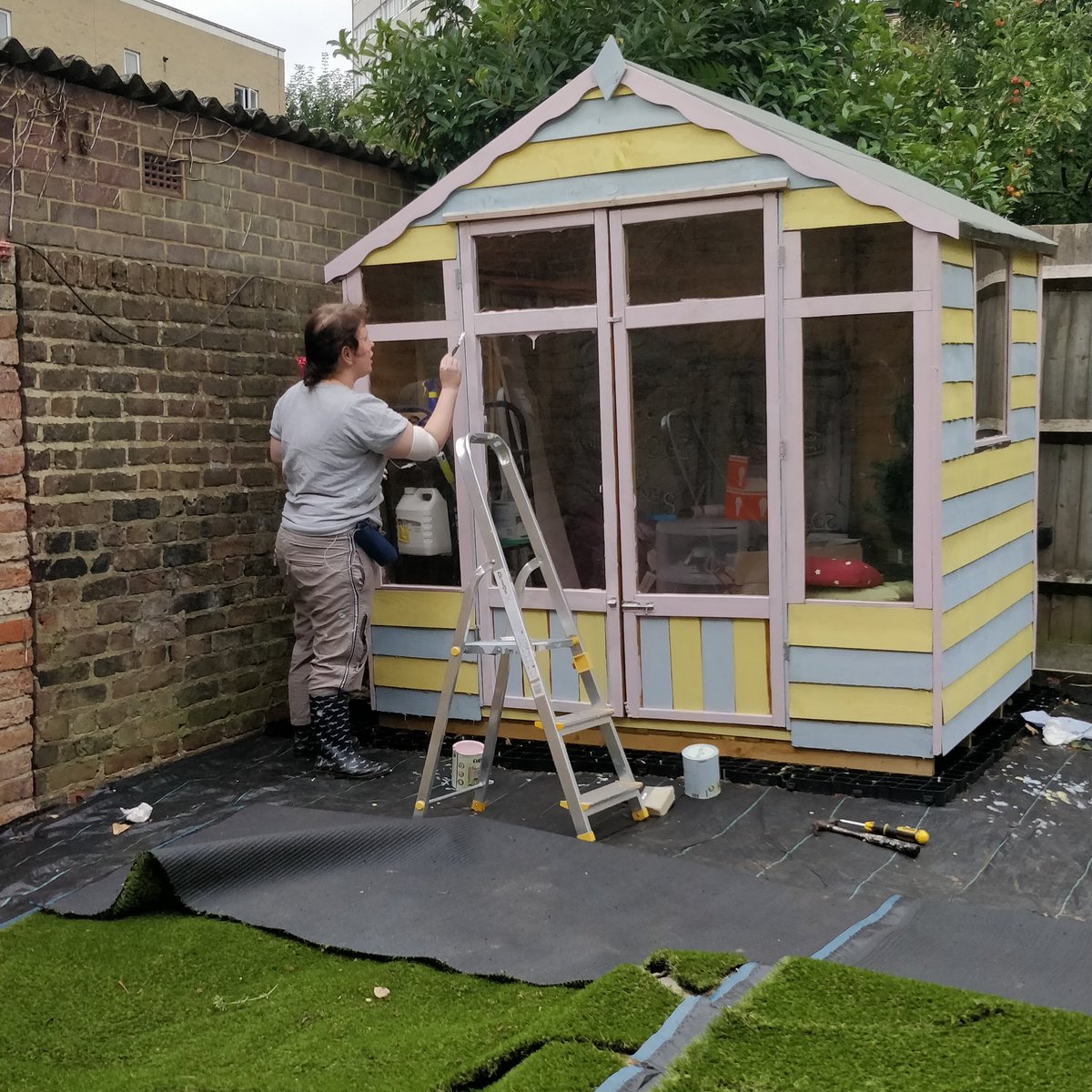 sazzymills's tweet photo. Painting my little shed with my chemo pump running (it's the little blue pouch thing). Yeah! Nothing can stop me from decorating! I am a MACHINE. Ignore the rumours saying otherwise.
P.s. I'm eventually having a tiki bar in it. YES
#FuckCancer #Gardening #SecondCoat #Chemo https://t.co/tLbQDPloxA