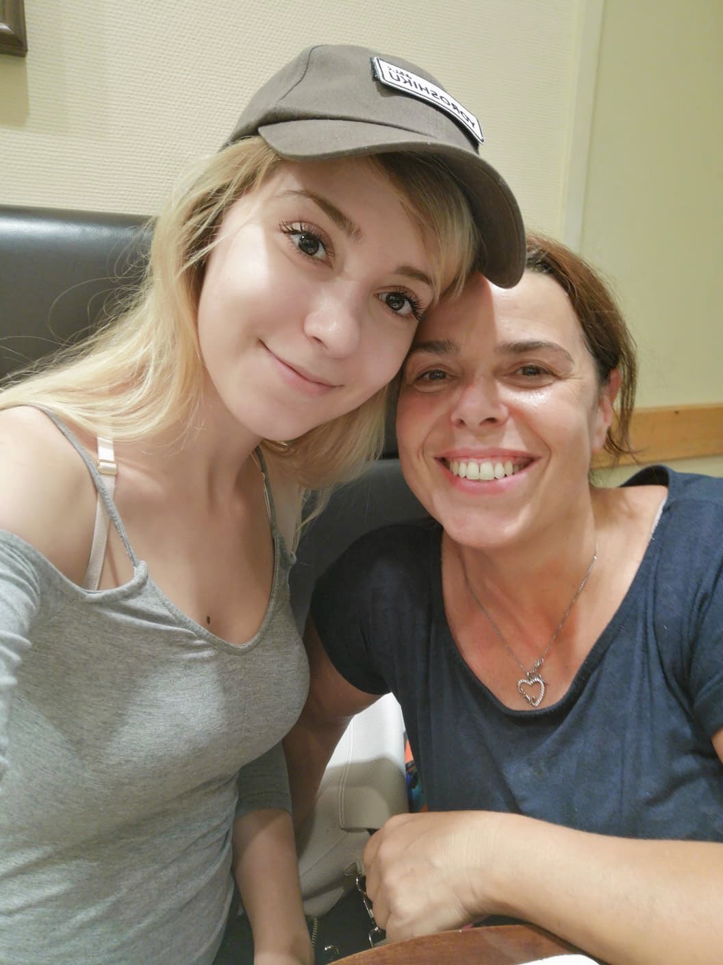 anni the duck on twitter meine mama ist der beste mensch den ich kenne sie ist die schlauste lustigste fursorglichste motivierendste und schonste person die ich kenne sie ist immer absolut fair