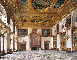 GlobalFoodSumm1's tweet image. „Geschichten aus der Münchner Residenz“ zum #gfs19: 
In der Residenz fanden Schauessen der Fürsten &amp;amp; Könige für die Öffentlichkeit statt. Sie dienten der Repäsentation. Ein Gang konnte bis zu 100 Speisen umfassen und wurde dann vom „Aufschneider“ mundgerecht aufgeschnitten.