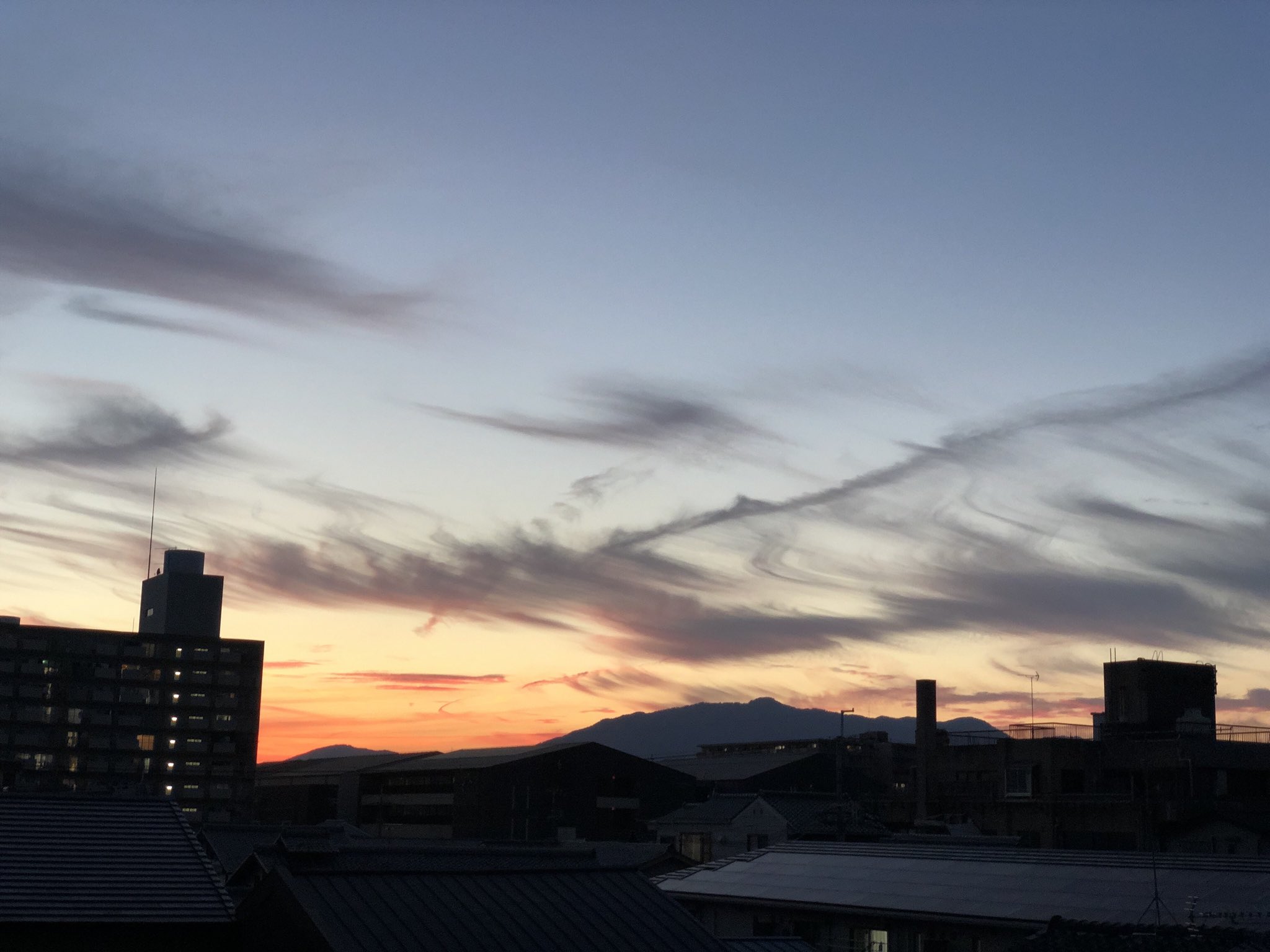 Kei Takahata 今日の夕焼け空 街の夕暮れ 夕焼け空 夕日の時間 T Co 9rlojyefew Twitter