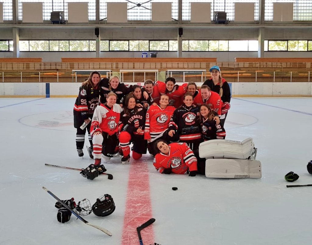 KanaAiysoublood's tweet photo. First ice practice to prepare the new season 😀😀😀 ! My knee still hurts but whatever I have to live with it 🤷♀️ #Icehockey #forwardmorges #morges #icepractice https://t.co/nfv5zWi4sw