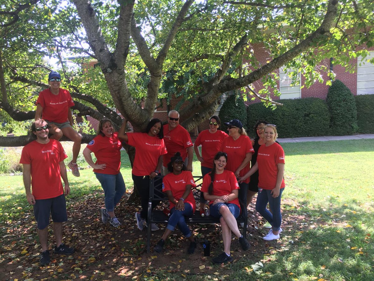 OggieHR's tweet photo. Couldn’t be more proud of this awesome team of HRs from #Market824 for helping Park Road Montessori get ready for the students #IDontEvenPullWeedsAtHome #IGuess828WasThereToo @j5rog @lowes #GiveBackTime #LowesHeroes #CharlottePride #BeWhoWeSayWeAre https://t.co/sJ1YbFfNck