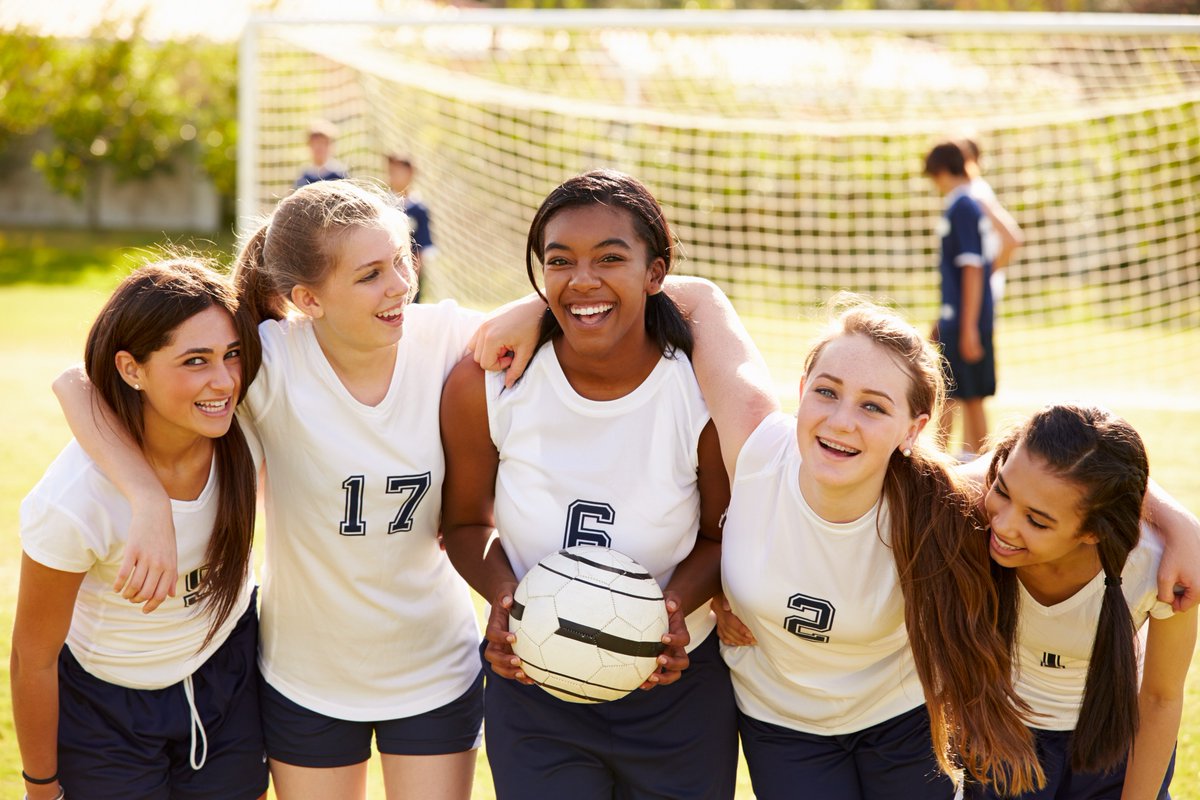 ChildrensMercy's tweet photo. Teenage girls are at six times greater risk for tearing their ACL compared to boys the same age. Our @CMsportsmed experts share the common causes of #ACLtears and the four things student athletes can do to reduce the risk of injury. https://t.co/y2SaNYMiF8 https://t.co/iPK72z4Yyn