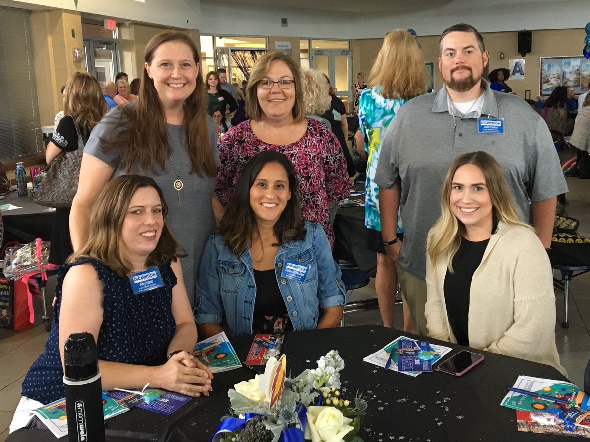LobitMS's tweet image. Lunch with our new to DISD Lovit Middle School teachers!!