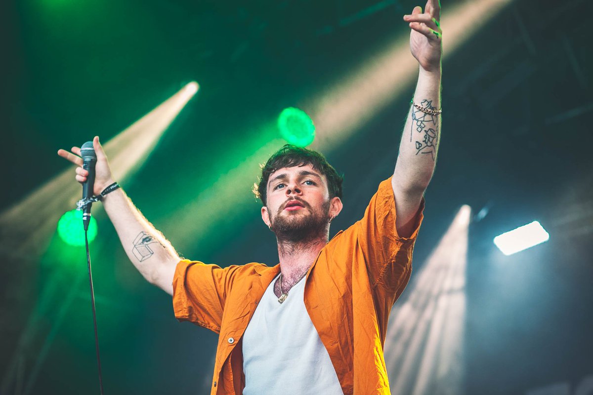 Tom_Grennan's tweet photo. It's so sick hearing you lot singing back to me at these festivals! Get streaming #LightingMatches and learning the words if you're coming to a show 👊 x https://t.co/j1e9DyfRjG 
📸 @katedarkins https://t.co/0WS2CGraeN