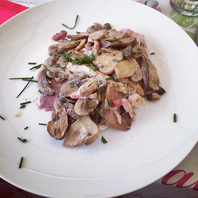 MikeGPhotog's tweet image. #Yummy #Miam Poulet Normand.  #france #cuisine ift.tt/2MnhSlo