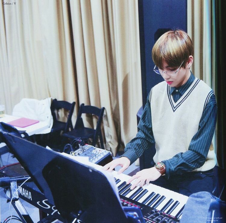 artxxtae's tweet photo. “Pianist” by Valeriya Lakrisenko
#taehyung @BTS_twt https://t.co/olQFnYZfUi
