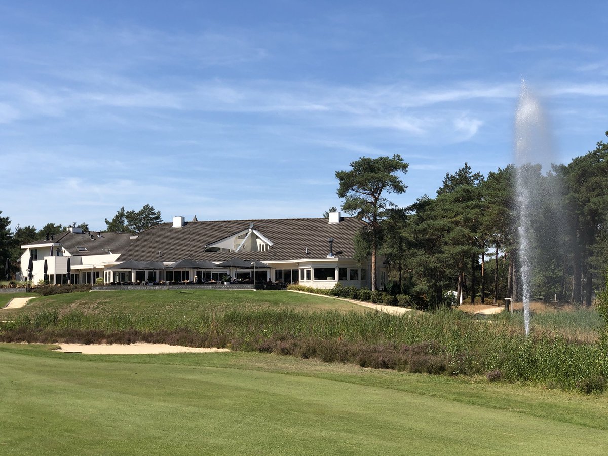 sjaakmark's tweet photo. Knap om met dit weer de baan zo goed te houden.@golfbaanrvnu https://t.co/6GsbrHLaV2