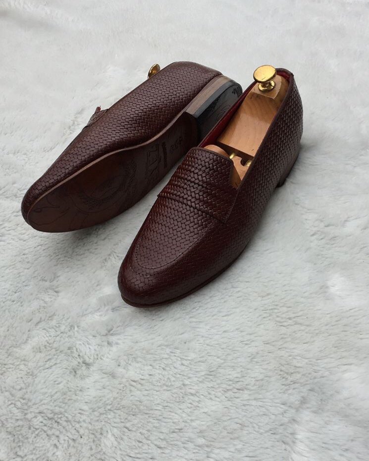 Shakoy_'s tweet photo. Hello beautiful people so I had this conversation with the CEO of EYEZ Brand.

Please I want this wonderful outfit for Sallah. Abeg help your boy retweet abeg 😒😒

Cc @Herr_keem https://t.co/6POPeo9qav