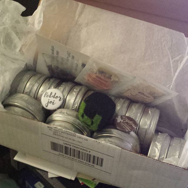 JinxyJ728's tweet image. My @nerdfelt @nerdfelt.teas order is here!! A #felted #usagimodoki #dmmd #noiz #rabbithead #bunnycube , cute #buttons and oodles of #tea #looseleaftea #TeaTime
 #handmade #indie #smallbusiness ift.tt/2OSo1aK