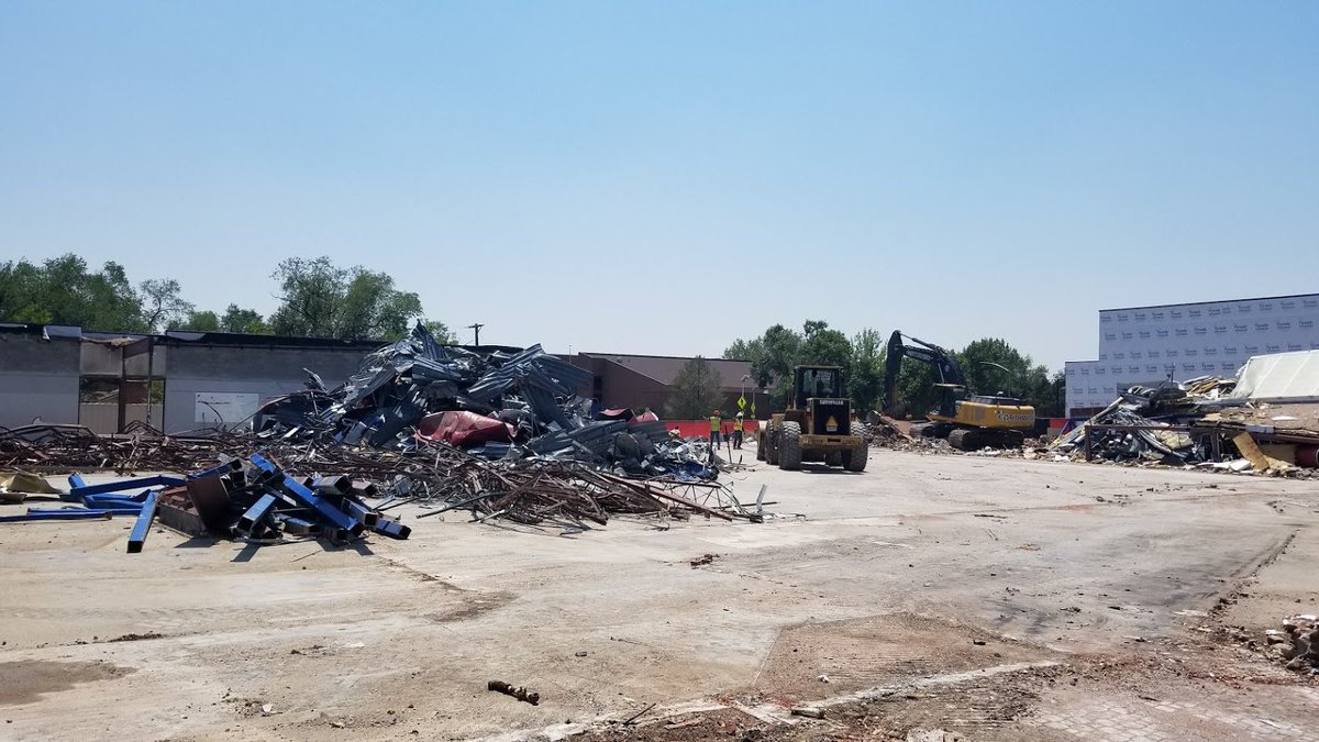 ProEarthwise's tweet photo. Fountain Middle School Demo Mid 2018 https://t.co/X9bG8qv2Zw