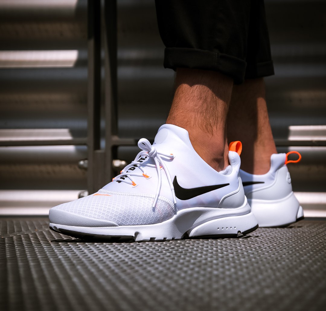 stormloop Arab Sleutel Solekitchen on Twitter: "Perfect for summertime! The #Nike Presto Fly JDY „ White/Total Orange“ features the "Just Do It" tagline's original font and  graphics. 40,5 - 46 | € 100 | link: https://t.co/QHl2ajwO3E #