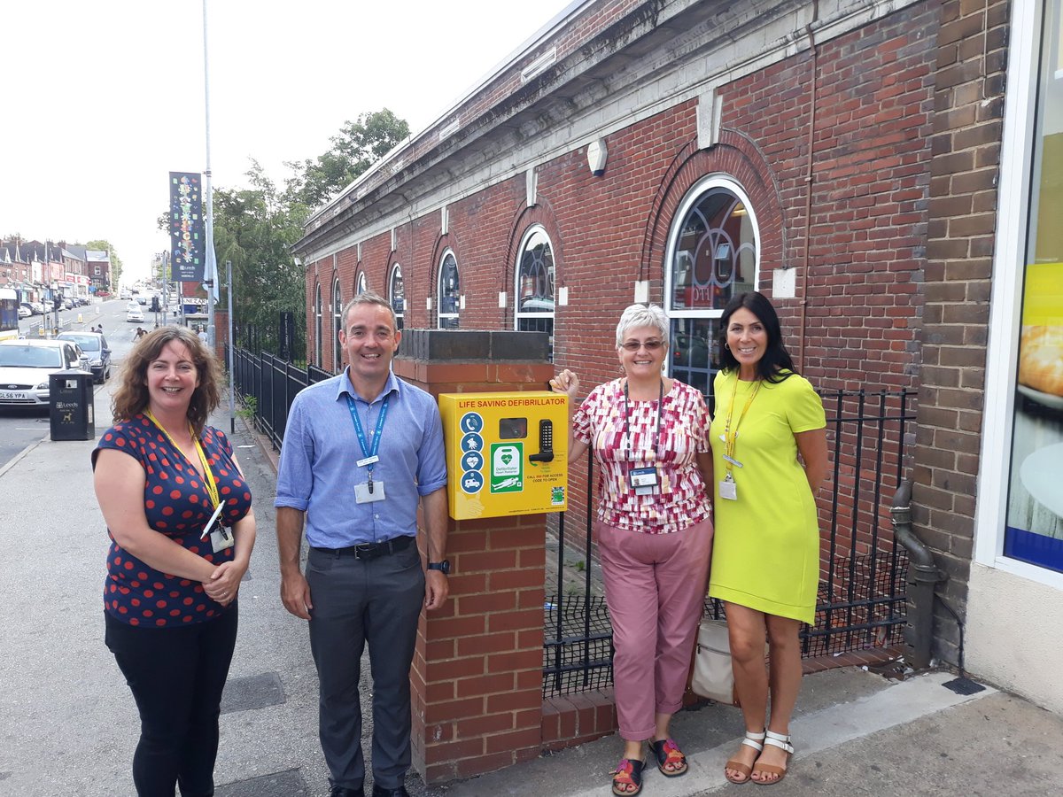 Thanks councillor Ragan for launching @ComptonCentre new community defibrillator.@SusanMu0 @James_A_Rogers @lauraeagle05 @LeeHemsworth @debracoupar