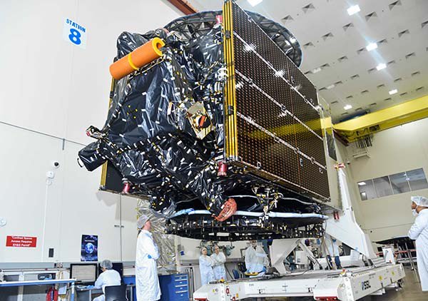 LatamSatelital's tweet photo. Lanzó @SpaceX el satélite de comunicaciones #Telkom4 "#MerahPutih" de @TelkomIndonesia 🇮🇩.
Fabricado por @sslmda, dispone de 60 transpondedores en #BandaC y ramplazará al #Telkom1, fuera de servicios desde agosto de 2018, lanzado en 1999.
https://t.co/gy6gMQ7jca https://t.co/FXuV7WHKff