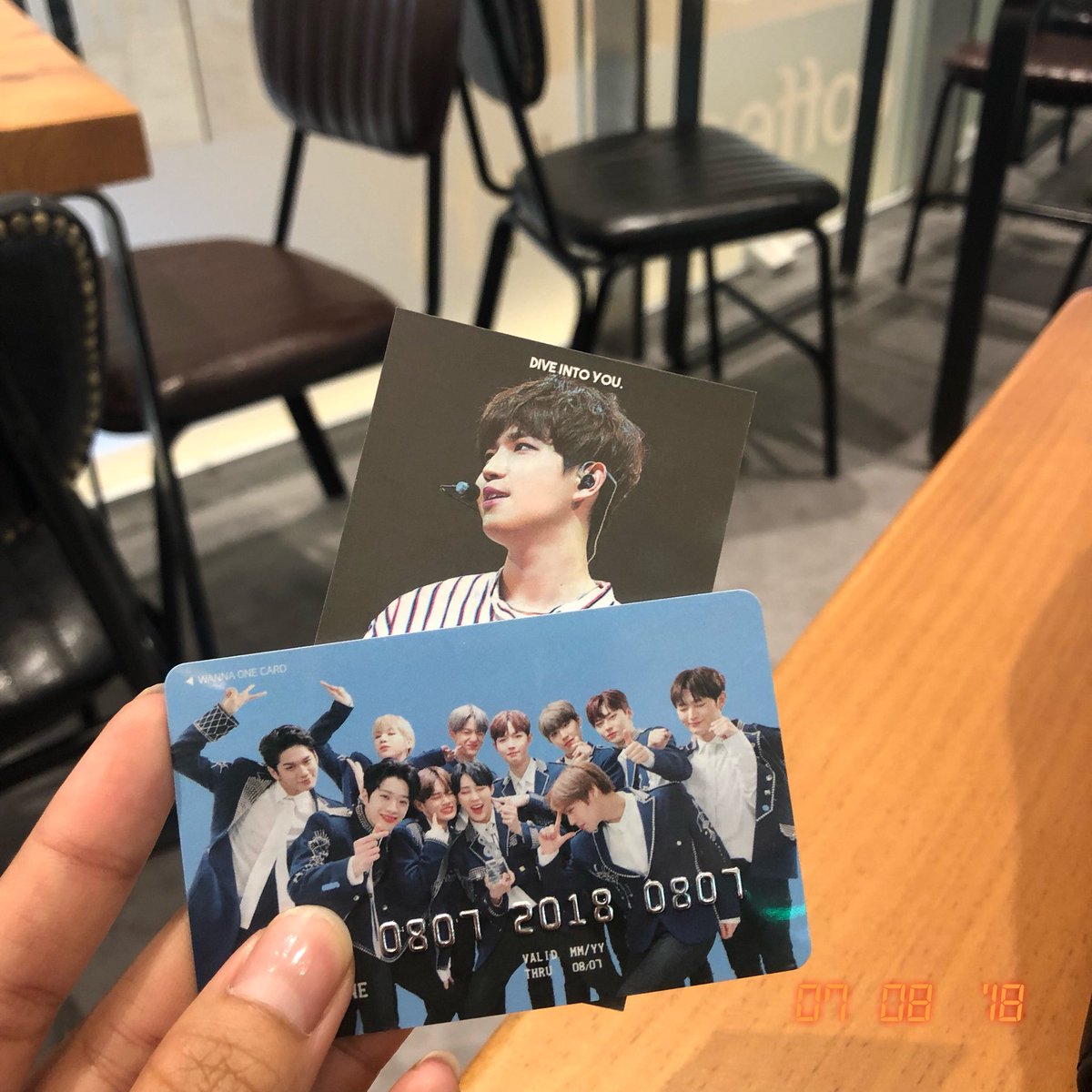 xxliyanaxx's tweet photo. 2nd stop @ Coffeesmith Suntec by @ECLIPSE0807 || Since is last day alr, only managed to get the pvc card and daehwi jaehwan pc, cupsleeve and bookmark out of stock liao 😭 #ECLIPSE0807 https://t.co/ZgLnPMUomh