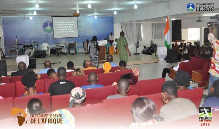Rocchurch1's tweet photo. Venus massivement des quatre coins sur de l'Afrique pour suivre le programme #preachthecross2018
#LEROC #EPEM https://t.co/DR13JJO4oN
