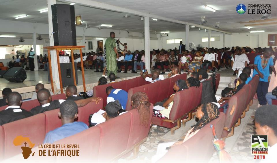 Rocchurch1's tweet photo. Venus massivement des quatre coins sur de l'Afrique pour suivre le programme #preachthecross2018
#LEROC #EPEM https://t.co/DR13JJO4oN