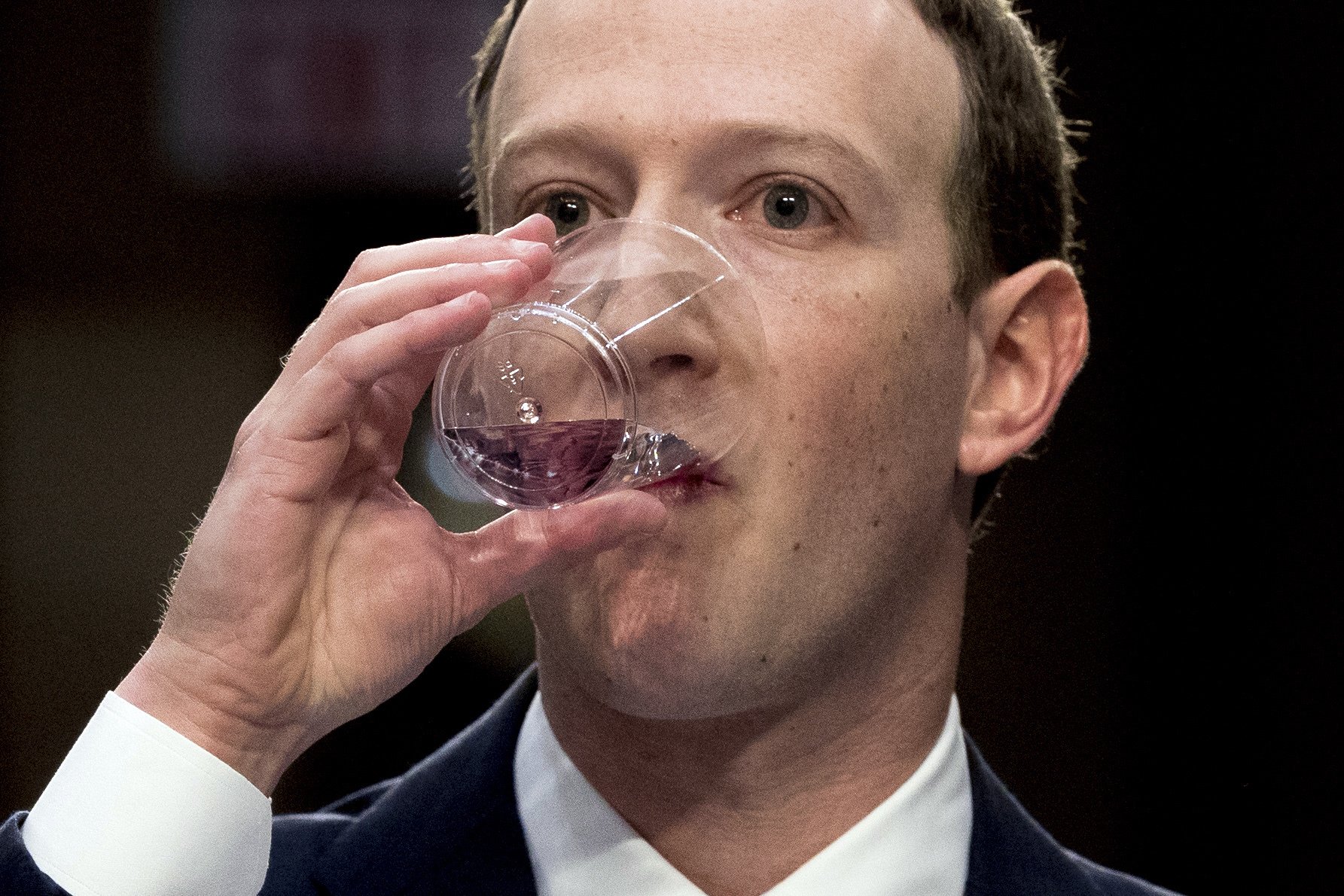 “Is Mark Zuckerberg wet or dry? https://t.co/L9fCMNzwkD” .